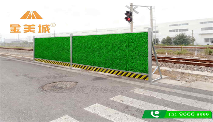 甘孜州　巴县藏寨风貌区2.5米高施工围挡色彩与材质　说明